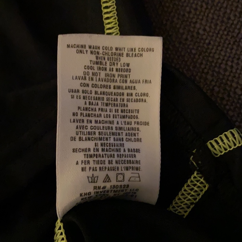 Under Armour boy’s shirt size 5 - Picture 5 of 7